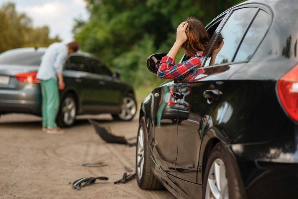 male-female-drivers-after-car-accident-road-2880w (1)